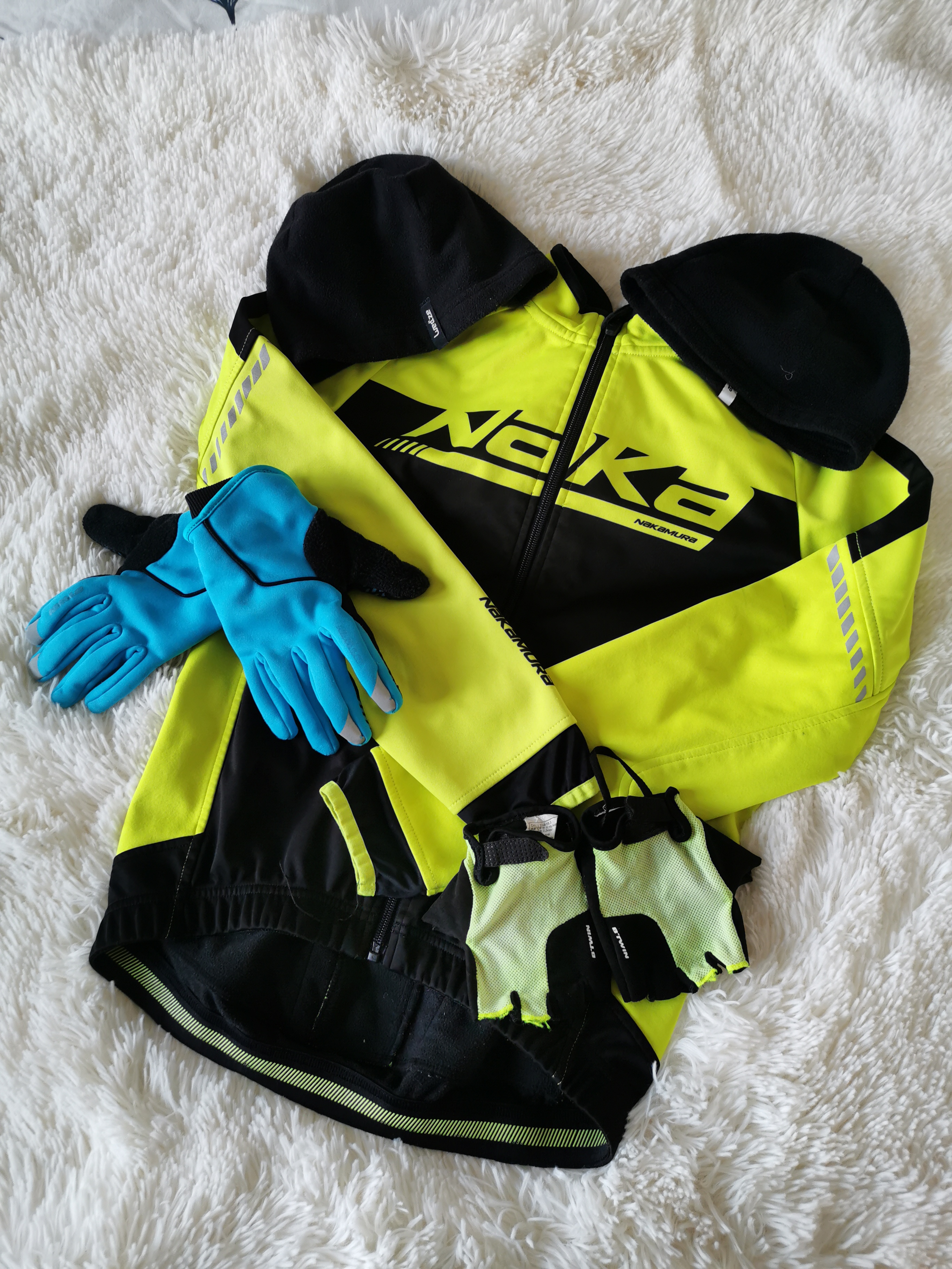 Lot veste + gants + bonnets