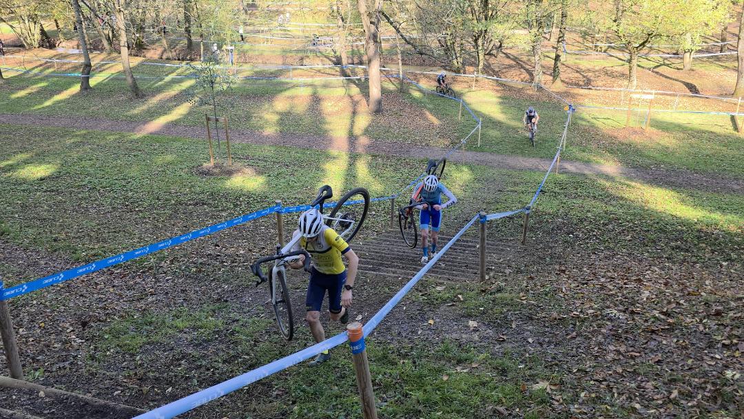 Antoine aux escaliers