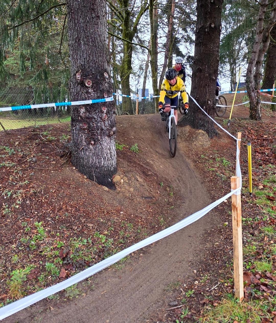 Antoine sur son Canyon rutilant