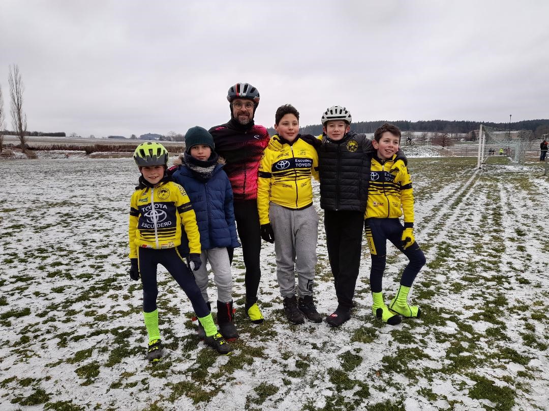L'école du Vélo Club du Velay en patronne au cyclo-cross de Beauzac