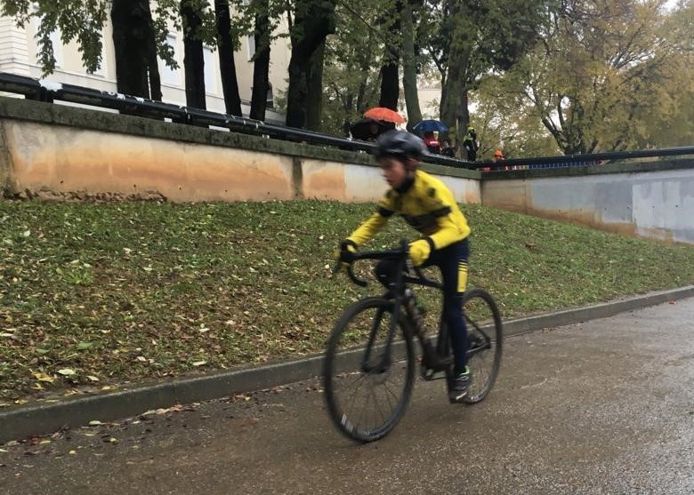 Elio sous le déluge.