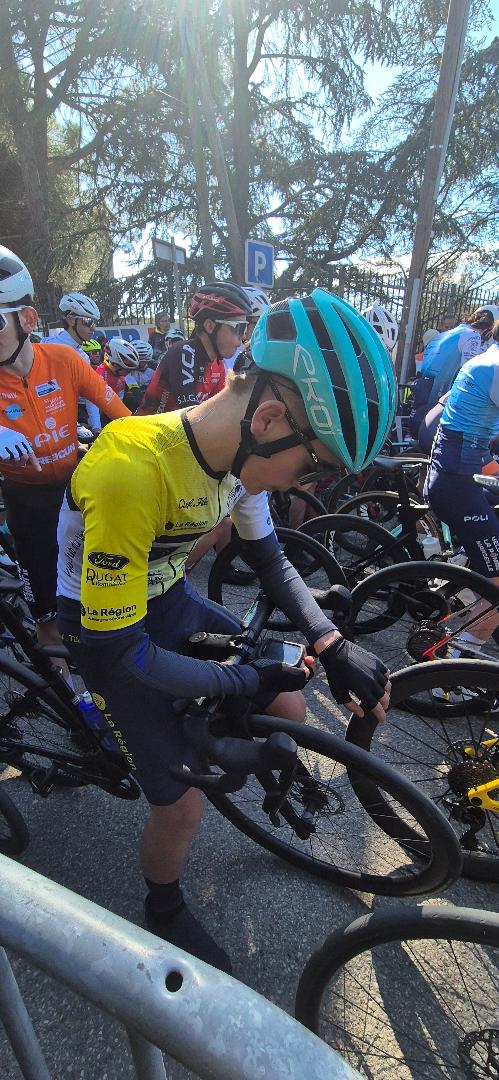 Evan effectue ses réglages