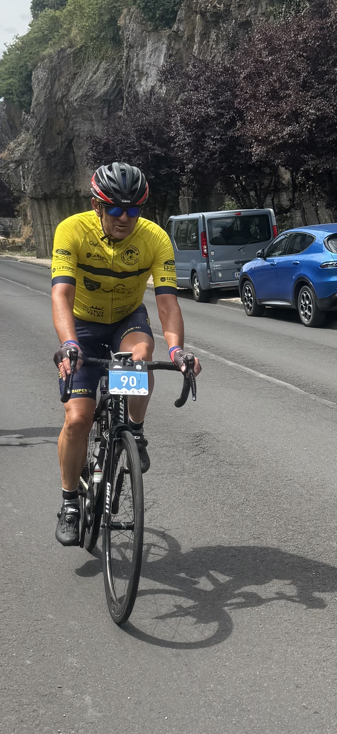 Thierry Martiniere prend la pose dans la montée finale