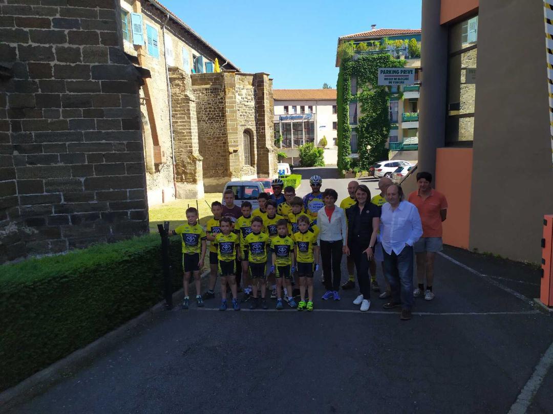 Cyclisme: Jeannie Longo dans les murs de la cité ponote