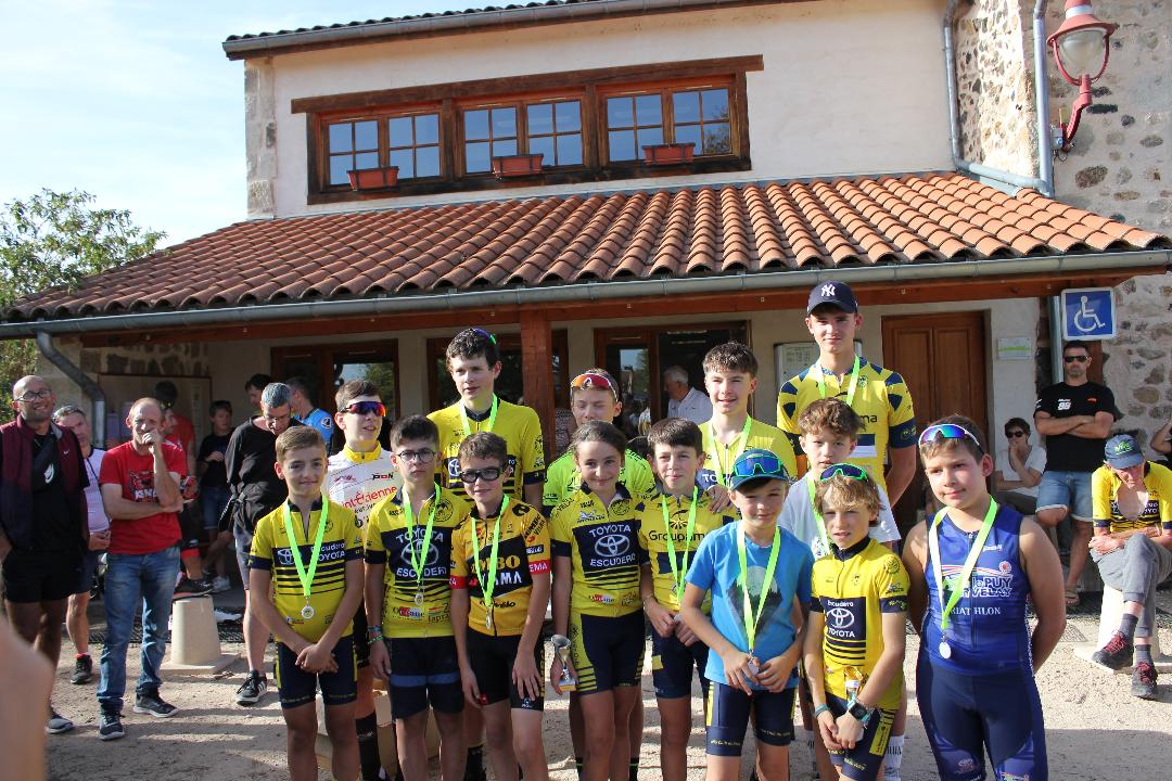 Les jeunes réunis