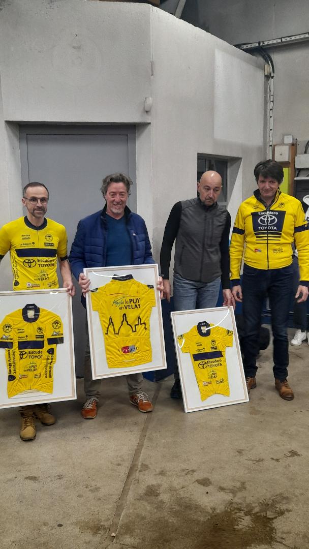 Le Vélo Club du Velay présente sa nouvelle tenue 2024