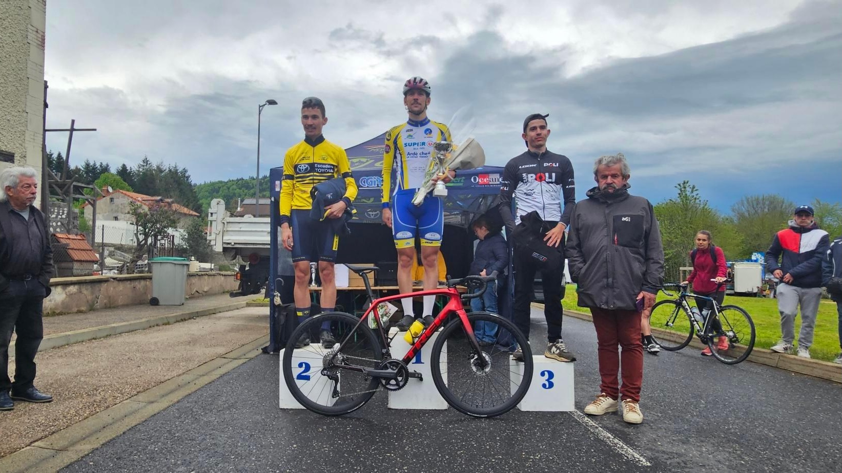 Nacimo Gouin l’emporte en baroudeur pour la 70e édition du Grand Prix d'Allègre