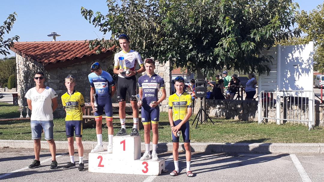 Tom Rivaud au pied du podium