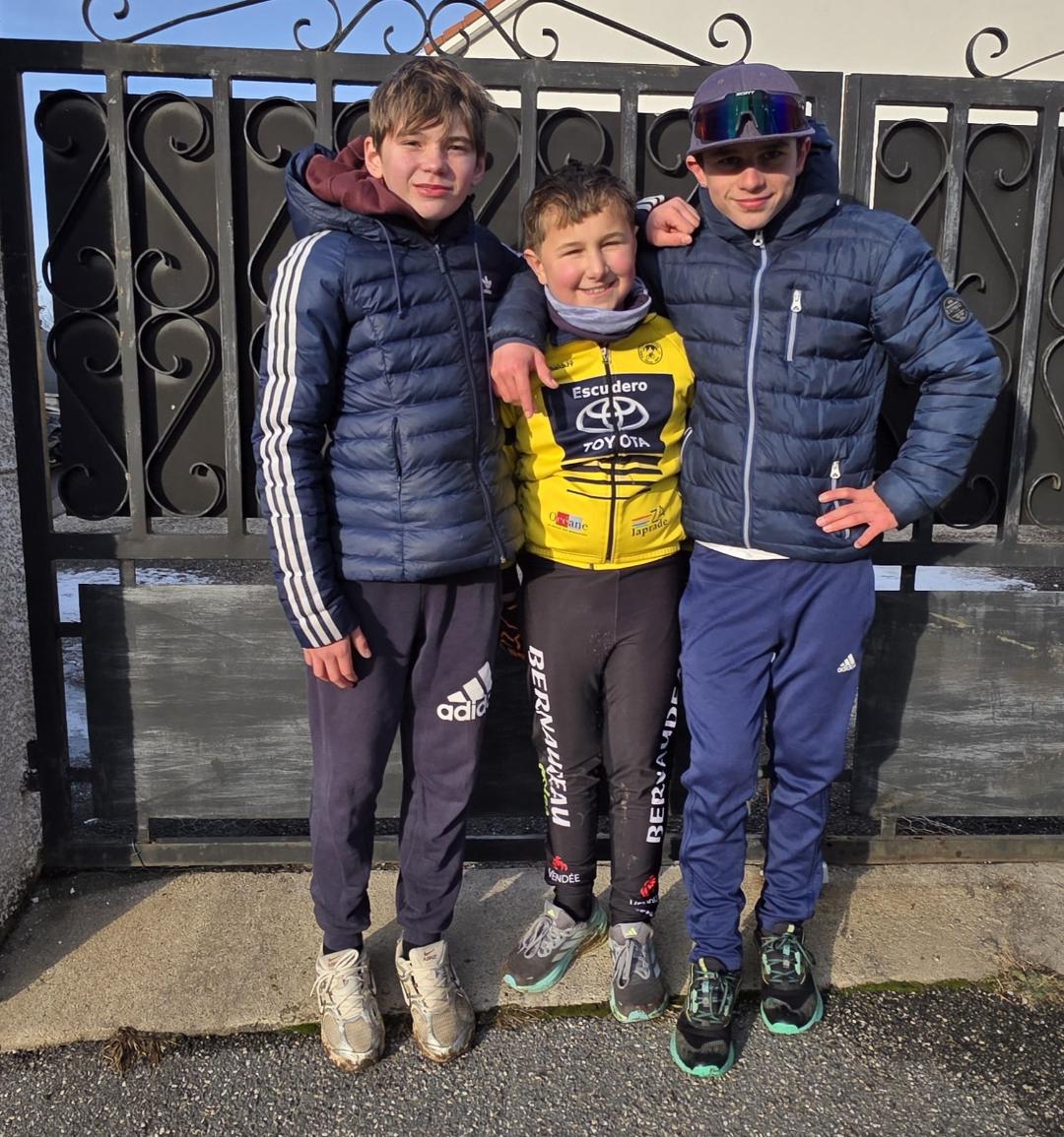 Trois cyclistes heureux !