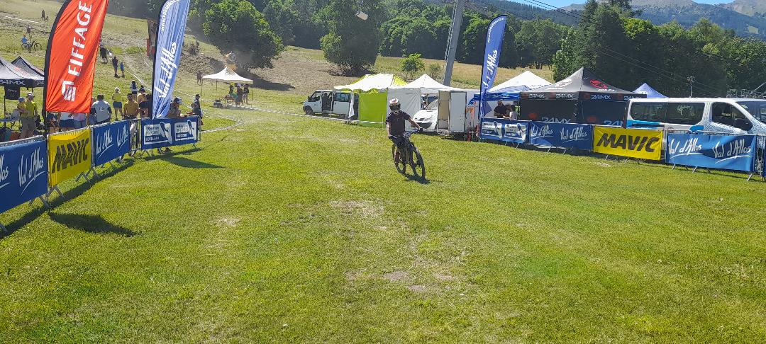 VTT Enduro: Les pilotes du Vélo Club du Velay font briller les couleurs du club.