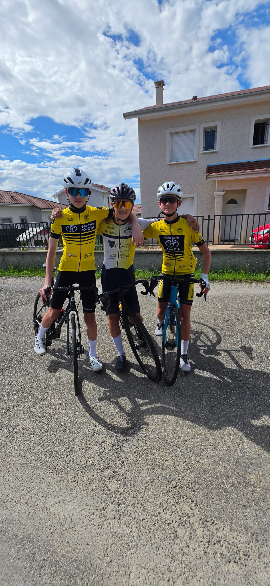 3 coureurs du VCV avant le départ
